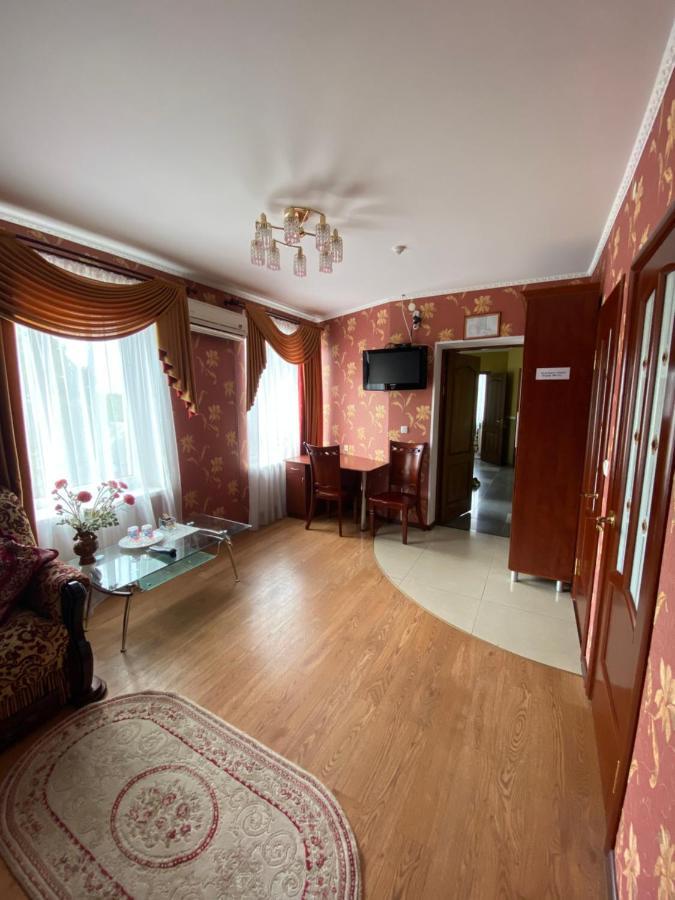 Золотий Лев Hotel Zvenyhorodka Kültér fotó
